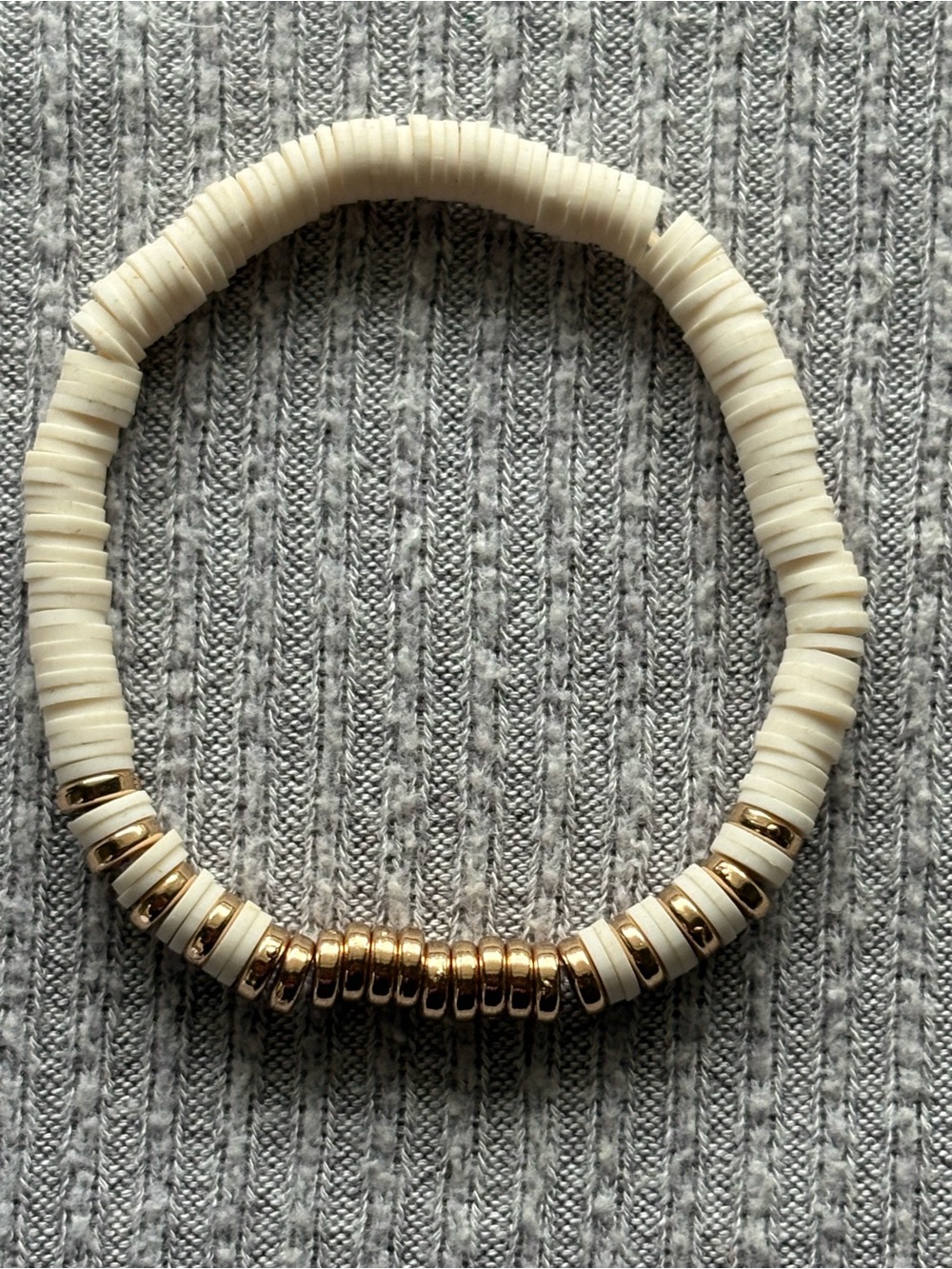 White & gold beaded stretch bracelet